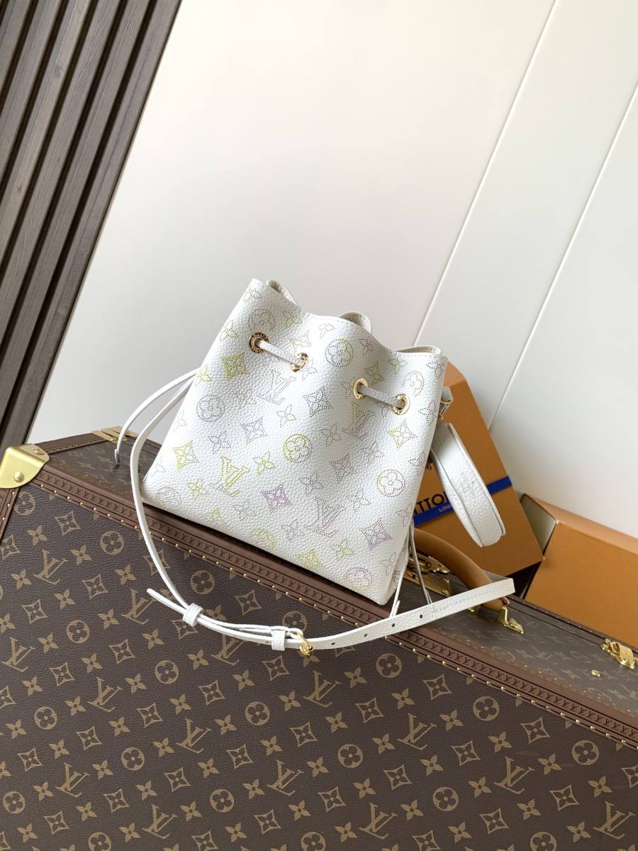 Louis Vuitton Handbag M15114 EC22