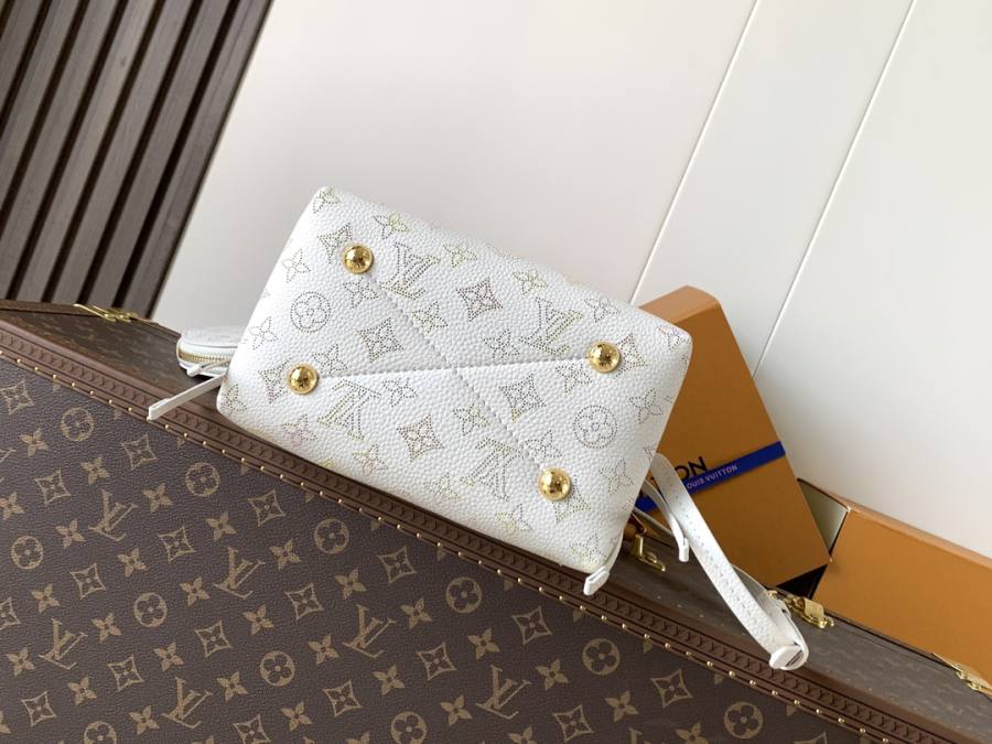 Louis Vuitton Handbag M15114 EC22