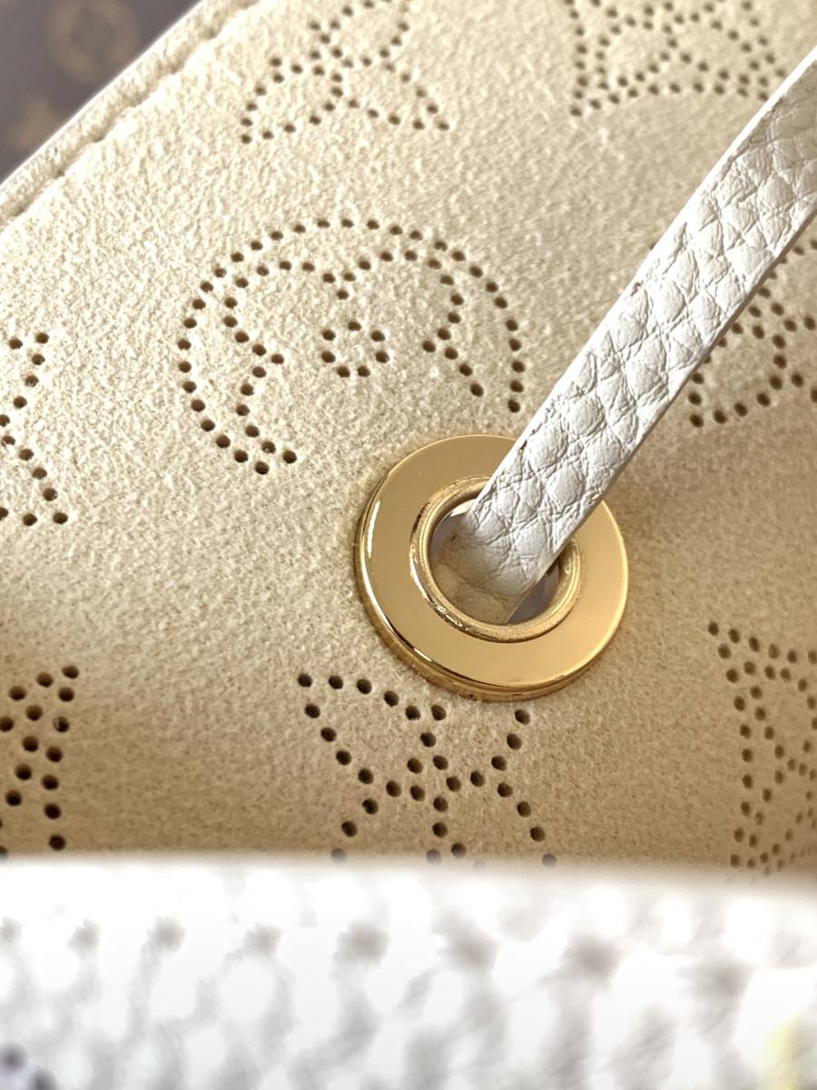 Louis Vuitton Handbag M15114 EC22
