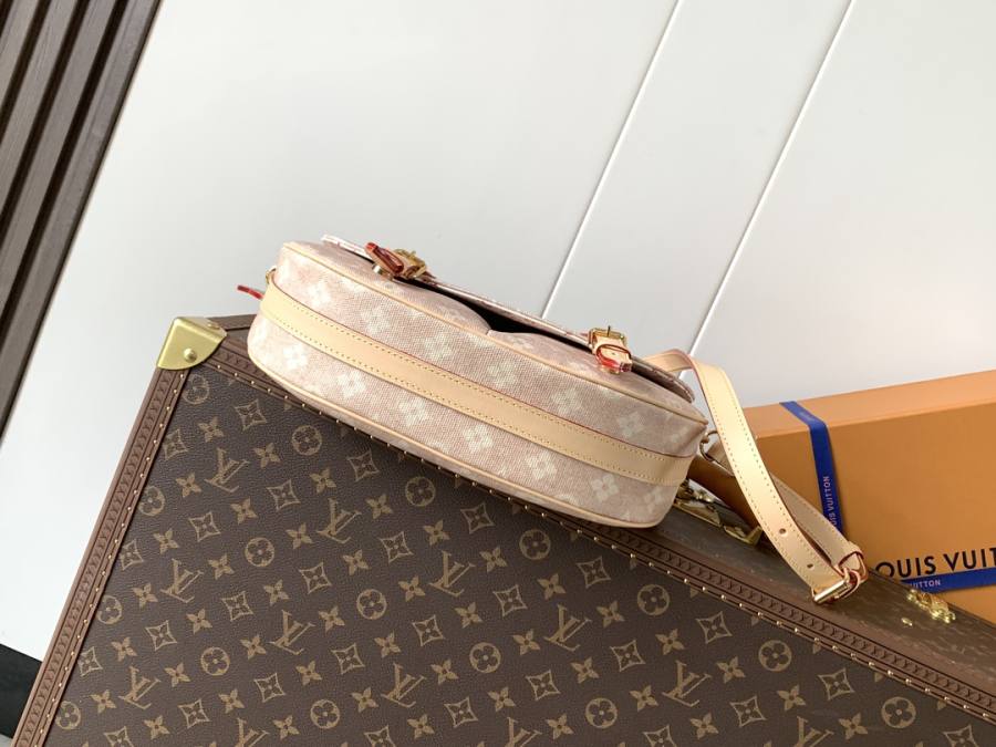 Louis Vuitton Handbag M15134 Escape 5428