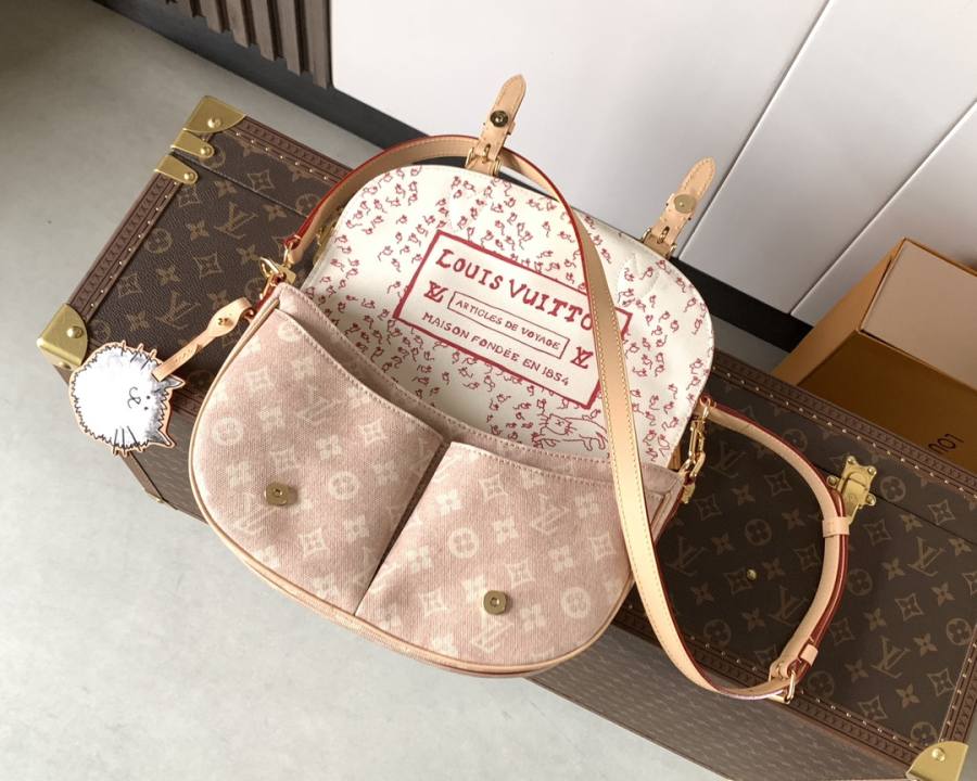 Louis Vuitton Handbag M15134 Escape 5428