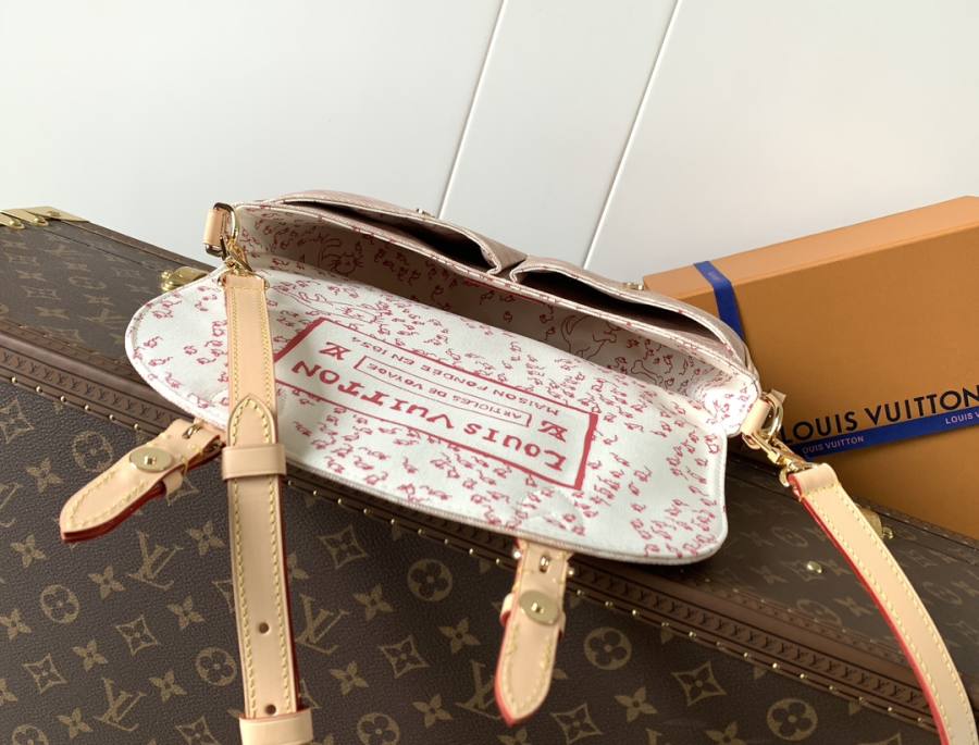 Louis Vuitton Handbag M15134 Escape 5428