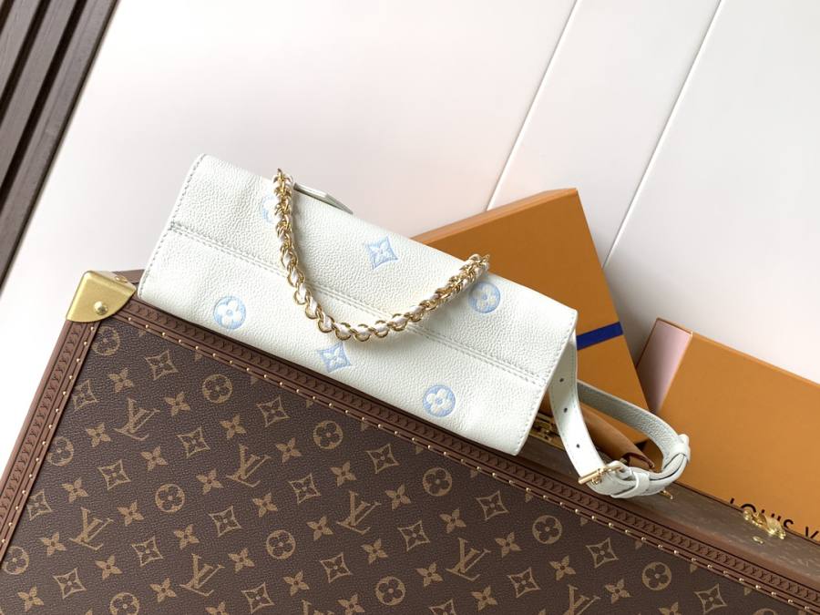 Louis Vuitton Handbag M23641 7F92