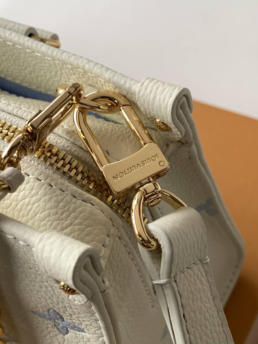 Louis Vuitton Handbag M23641 7F92