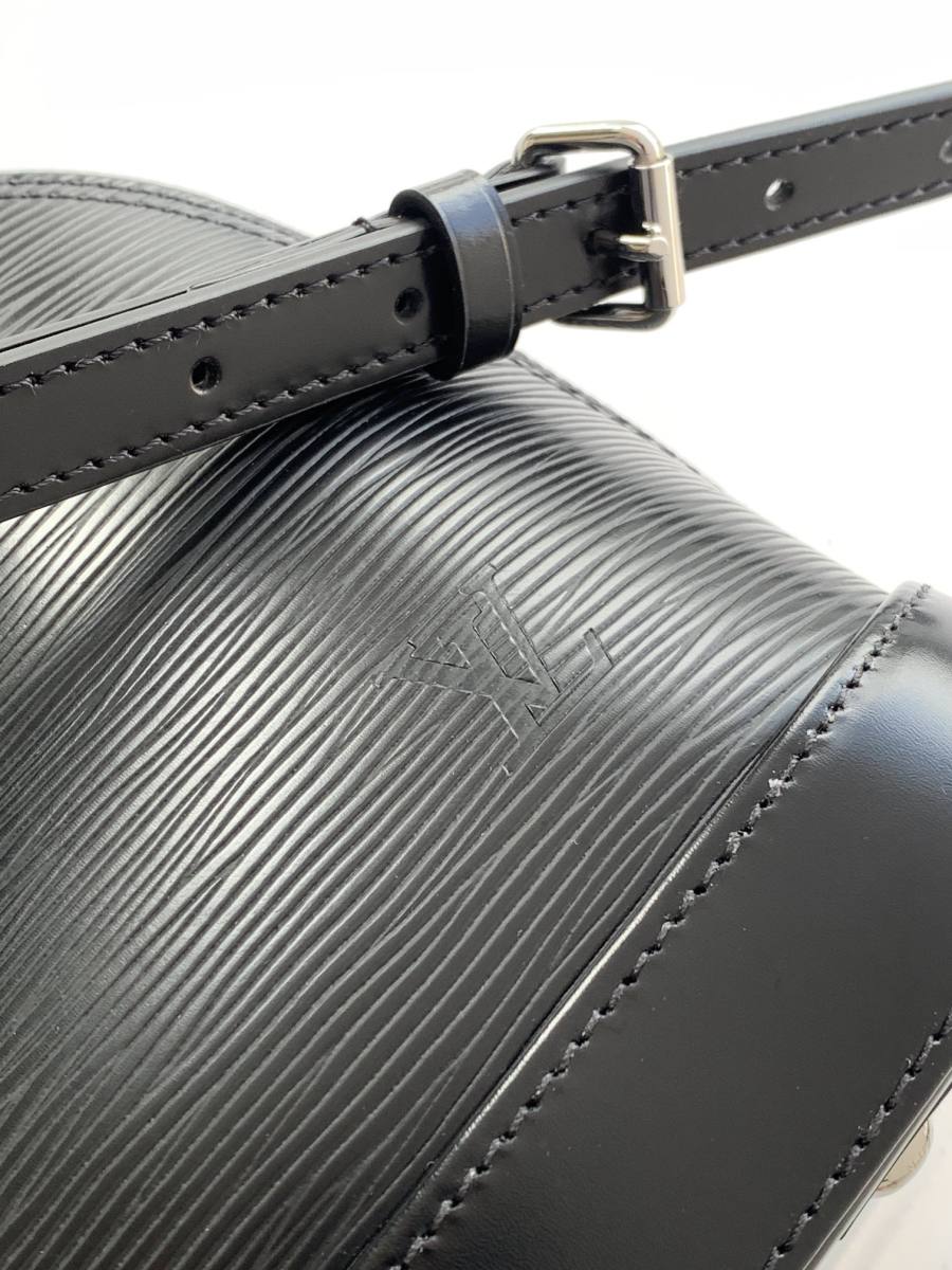 Louis Vuitton Handbag M24645 E203