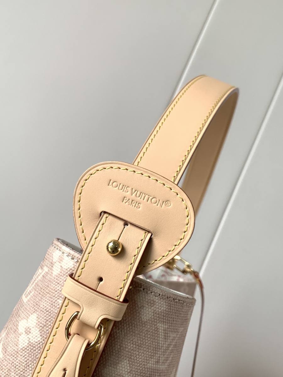 Louis Vuitton Handbag M25727 1798