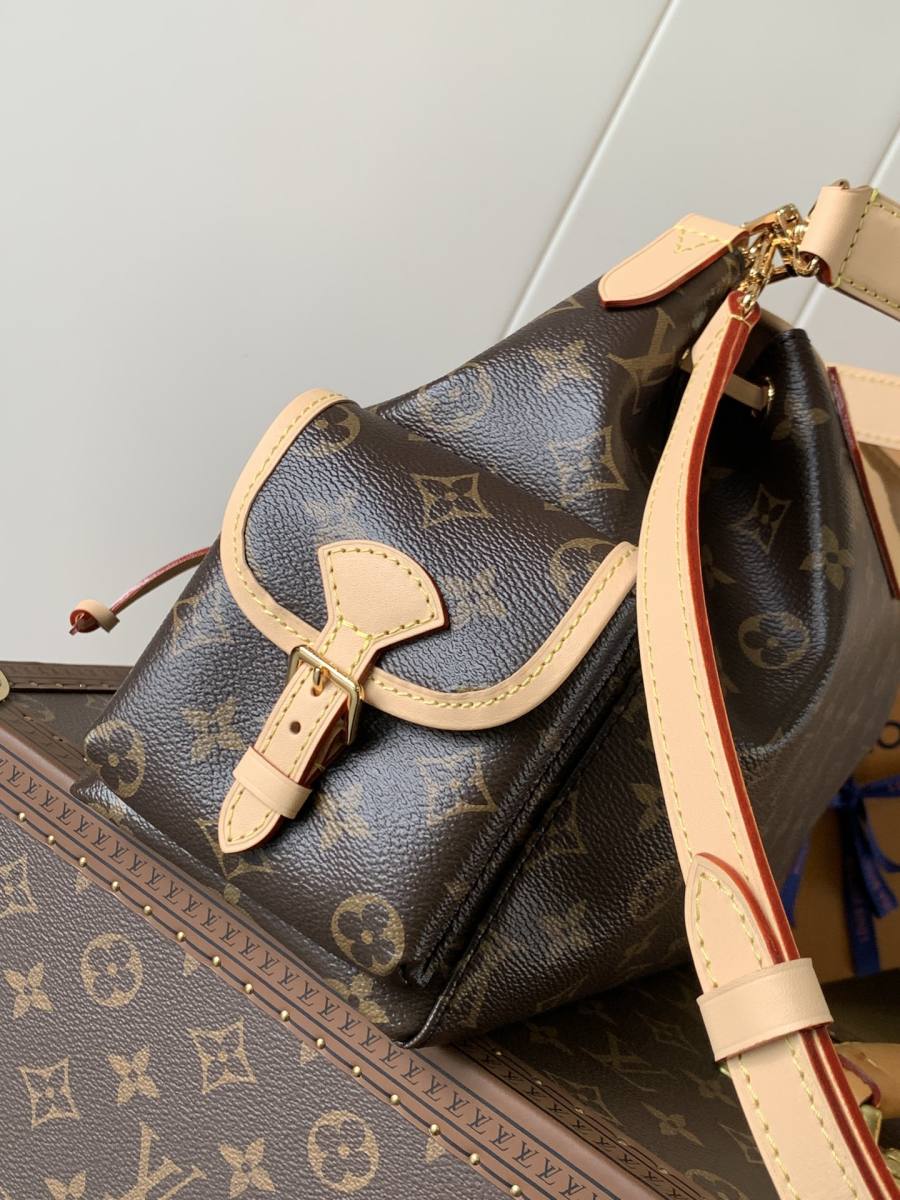 Louis Vuitton Handbag M26040 F99C