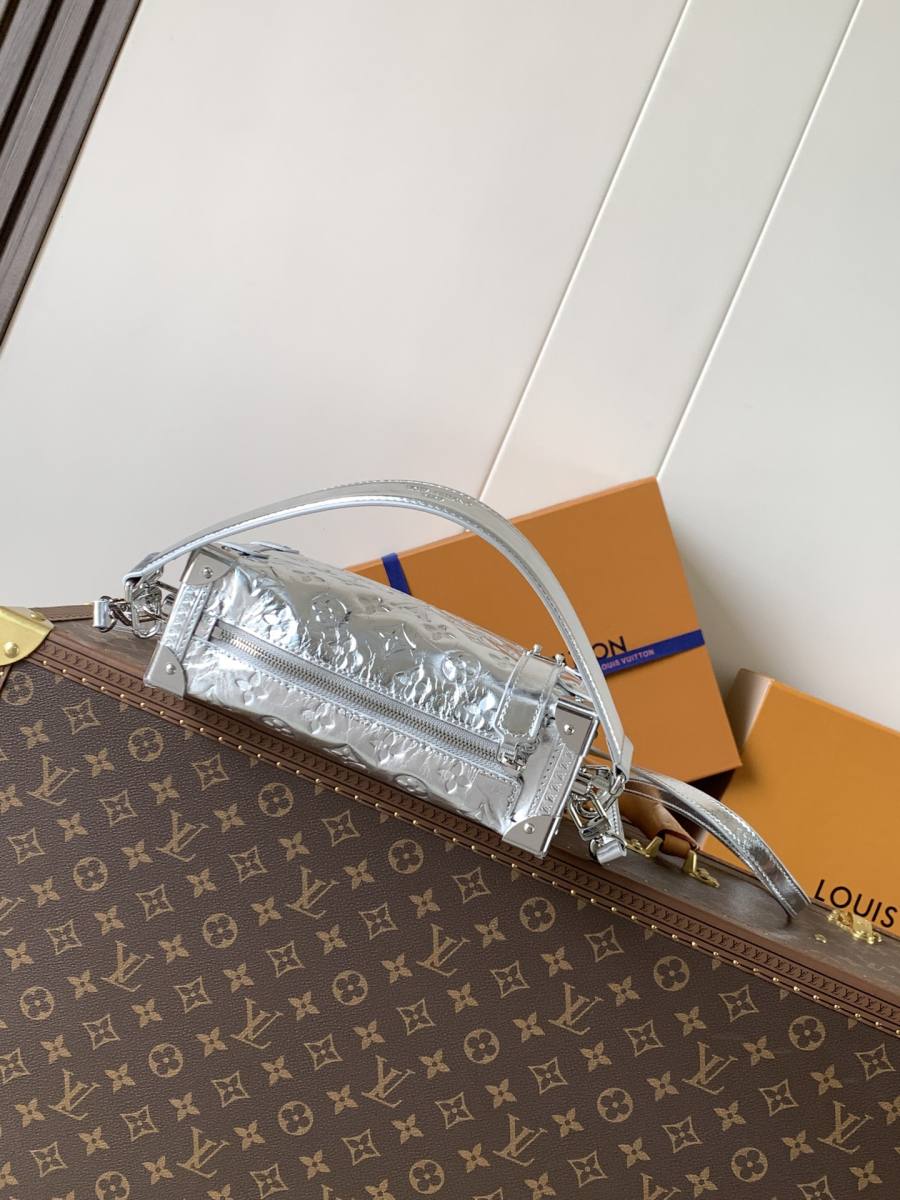 Louis Vuitton Handbag M26223 429B