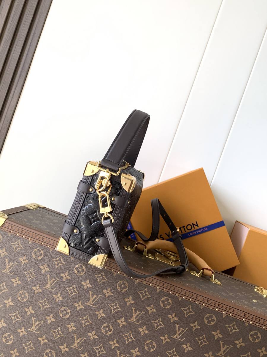 Louis Vuitton Handbag M26304 5B39
