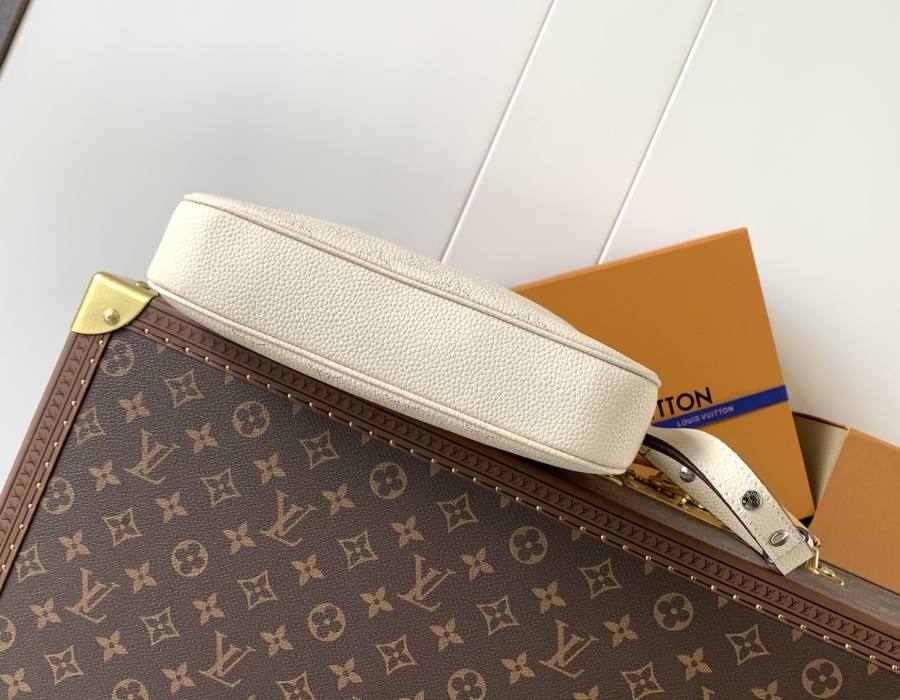 Louis Vuitton Handbag M27336 3E6C
