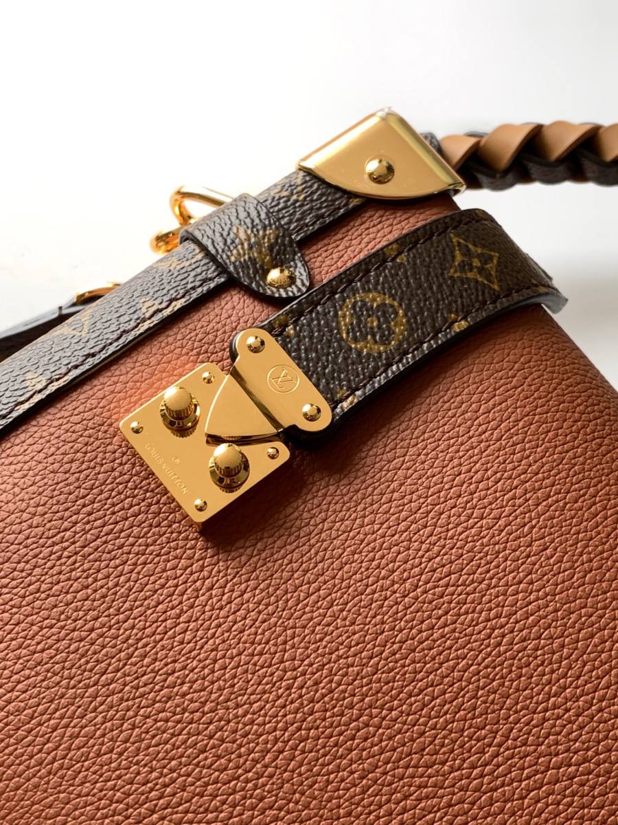Louis Vuitton Handbag M27435 585D