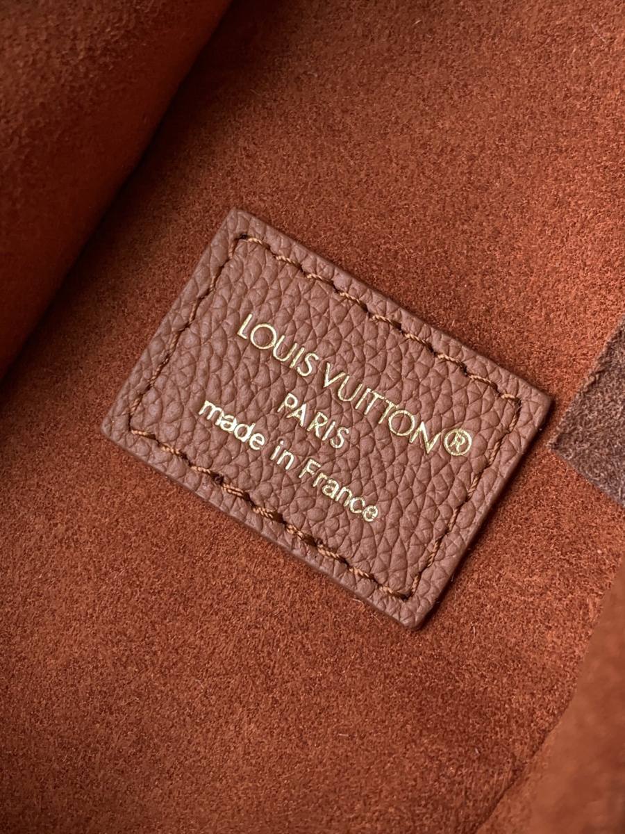 Louis Vuitton Handbag M27435 585D