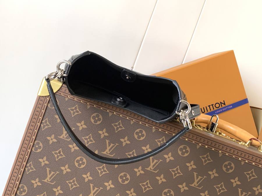 Louis Vuitton Handbag M27459 BF66