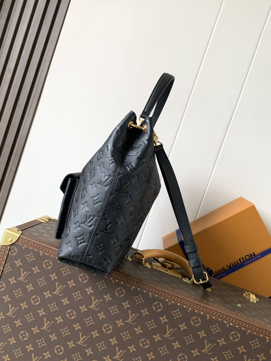 Louis Vuitton Handbag M27937 42DD