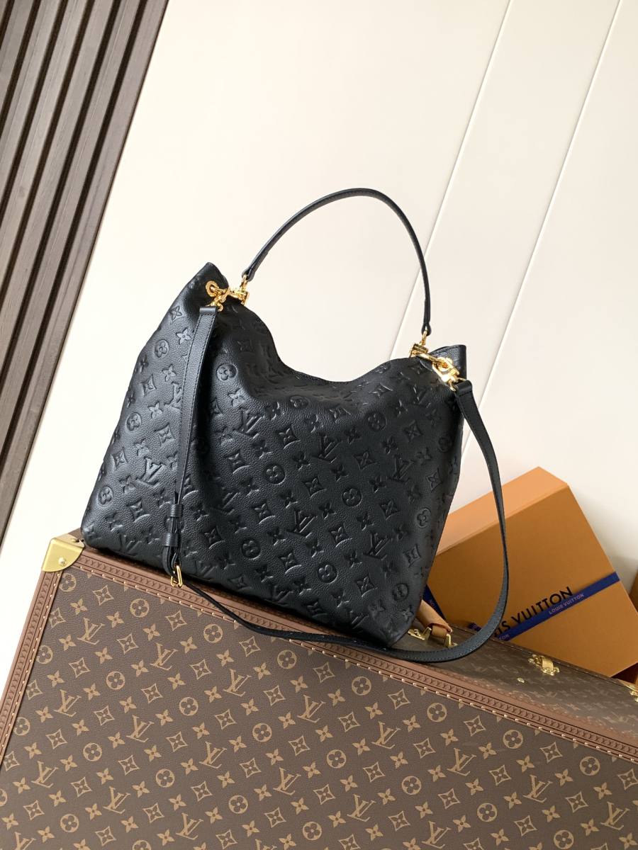 Louis Vuitton Handbag M27937 42DD