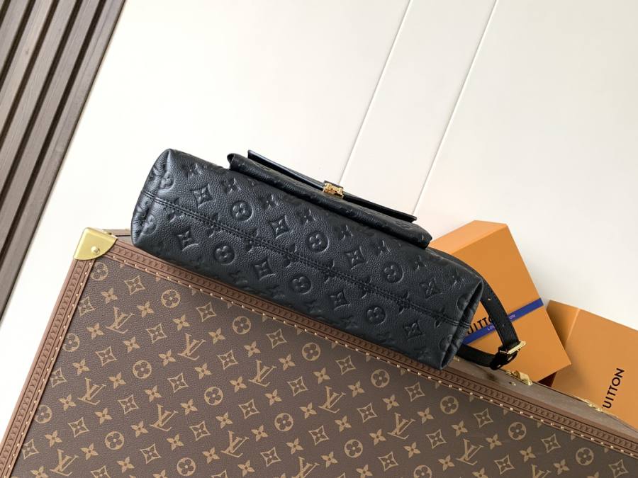 Louis Vuitton Handbag M27937 42DD