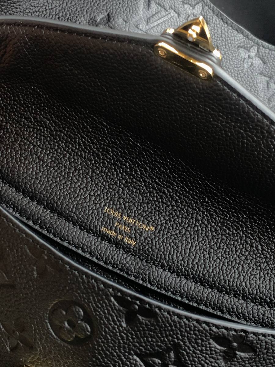 Louis Vuitton Handbag M27937 42DD