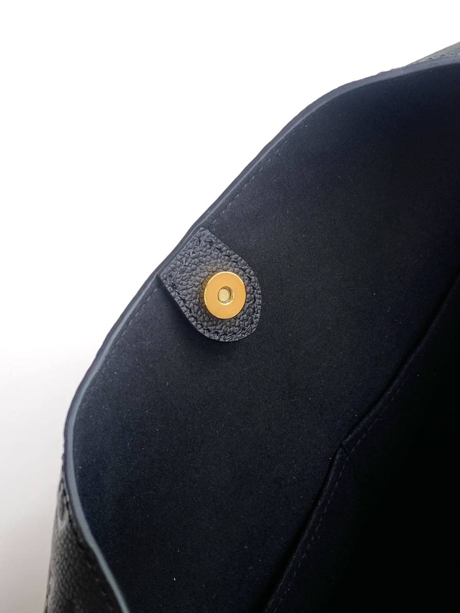 Louis Vuitton Handbag M27937 42DD