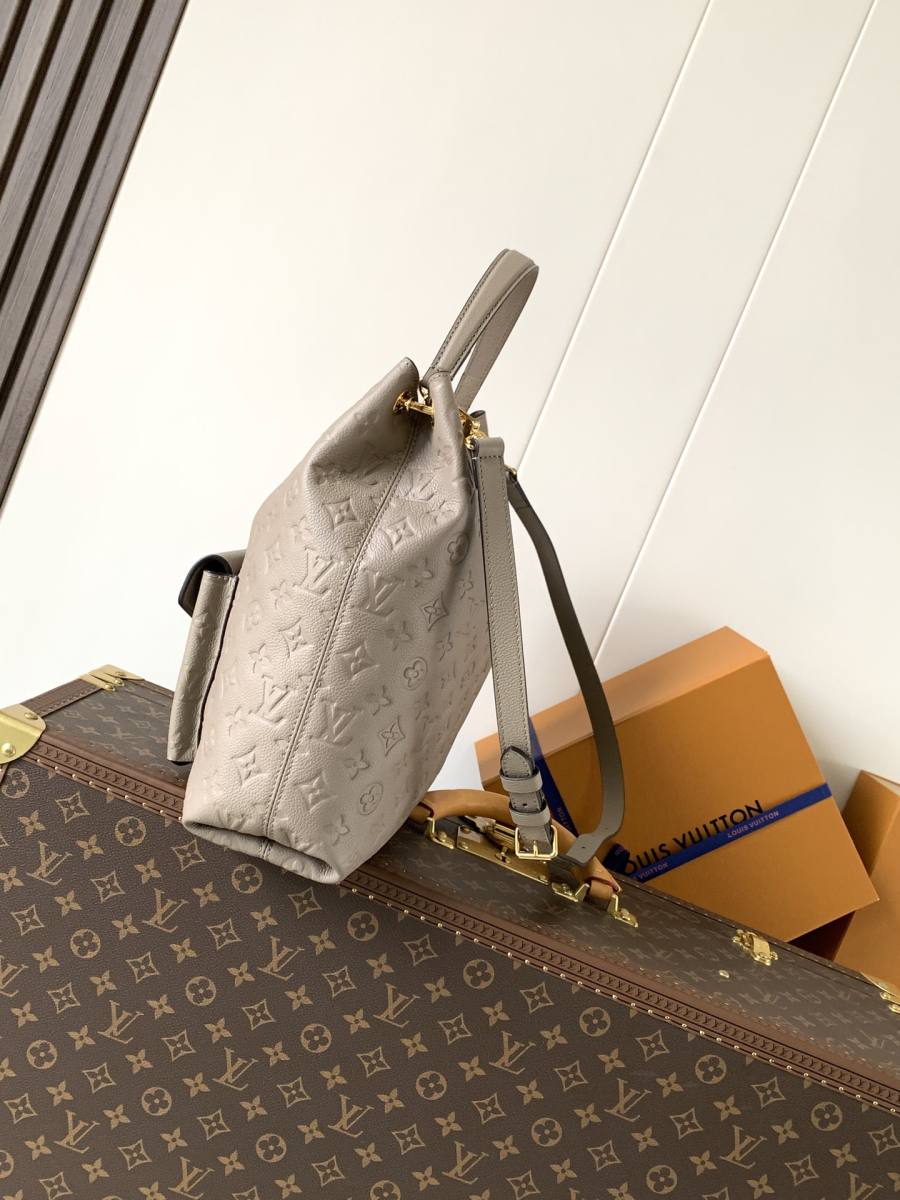 Louis Vuitton Handbag M27937 4B45