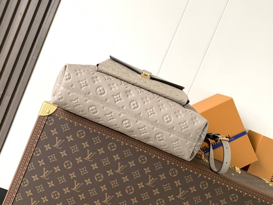 Louis Vuitton Handbag M27937 4B45