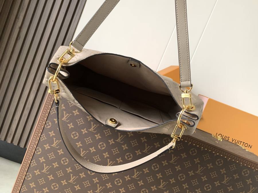Louis Vuitton Handbag M27937 4B45