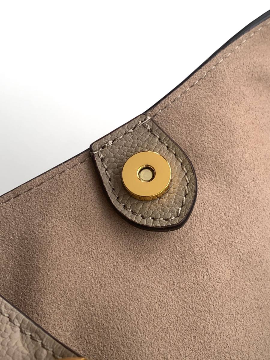 Louis Vuitton Handbag M27937 4B45