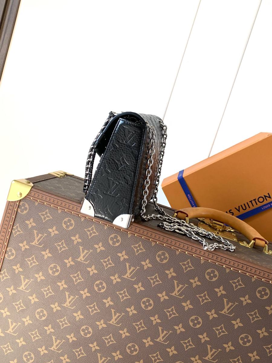 Louis Vuitton Handbag M28137 1A3E