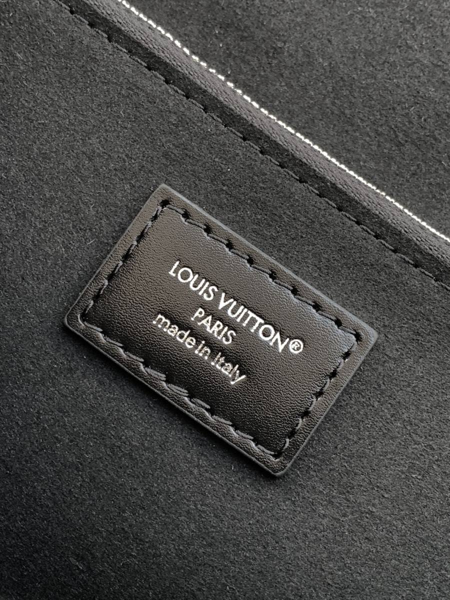 Louis Vuitton Handbag M28137 1A3E