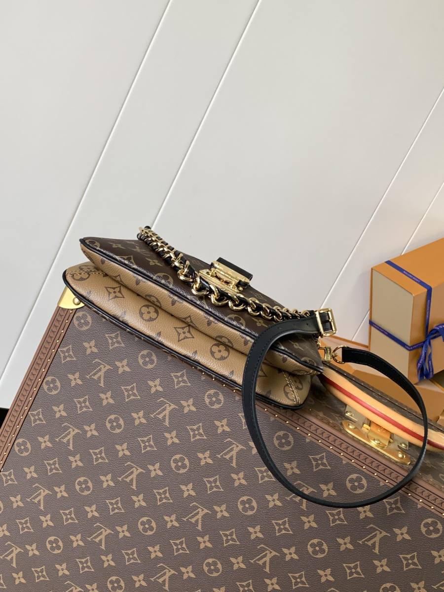 Louis Vuitton Handbag M46659 BDE4
