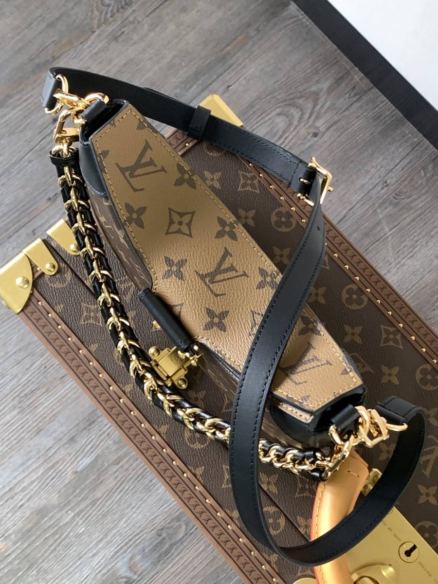 Louis Vuitton Handbag M46659 BDE4