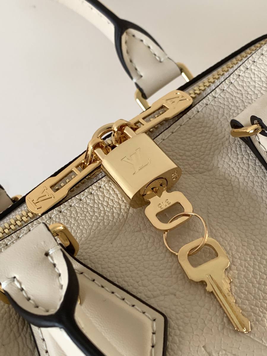 Louis Vuitton Handbag M58954 847C