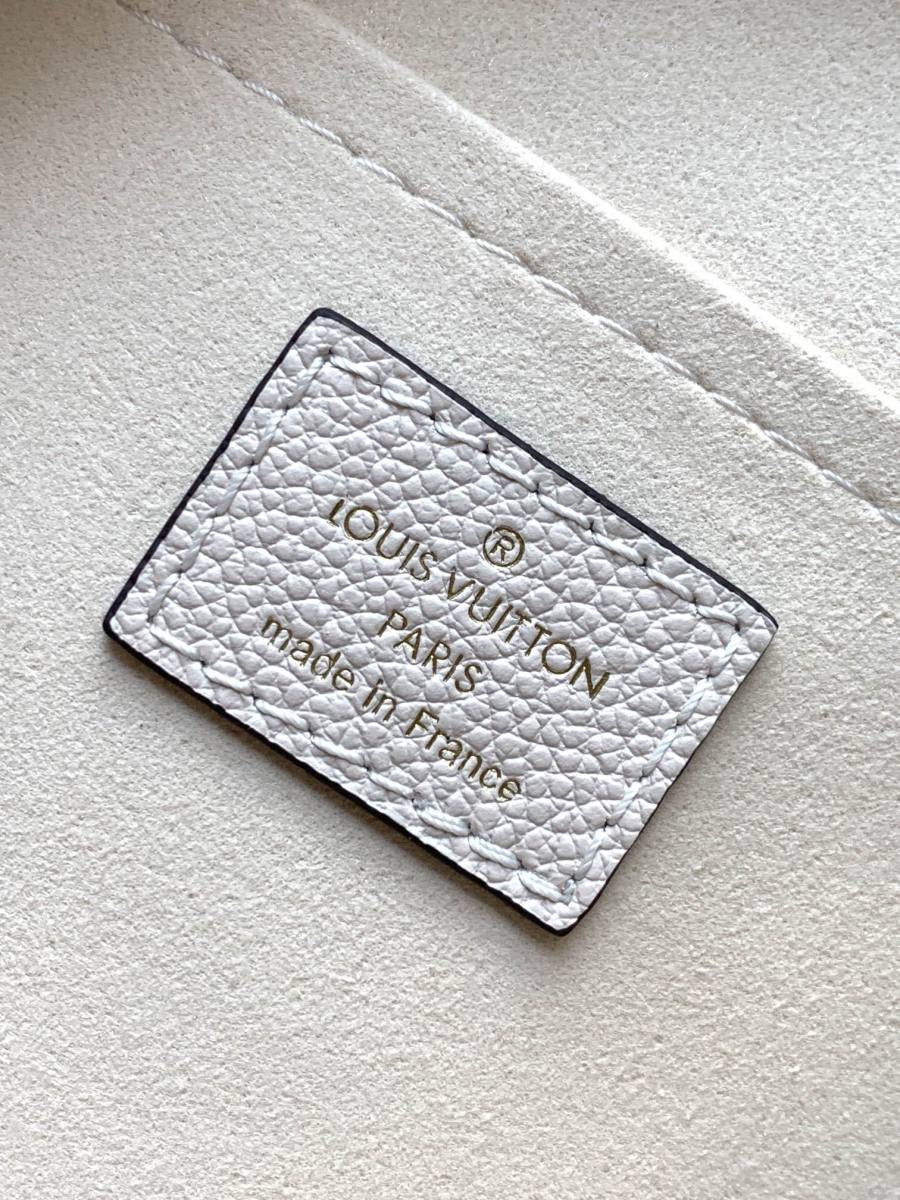 Louis Vuitton Handbag M58954 847C