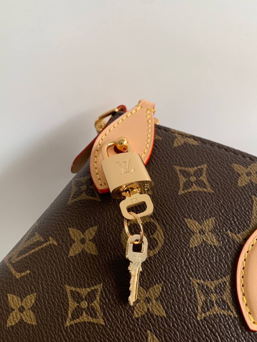 Louis Vuitton Lockit MM M26494 30 x 22 x 12 550B