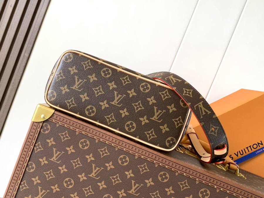 Louis Vuitton Lockit MM M26532 30 x 22 x 12 C689