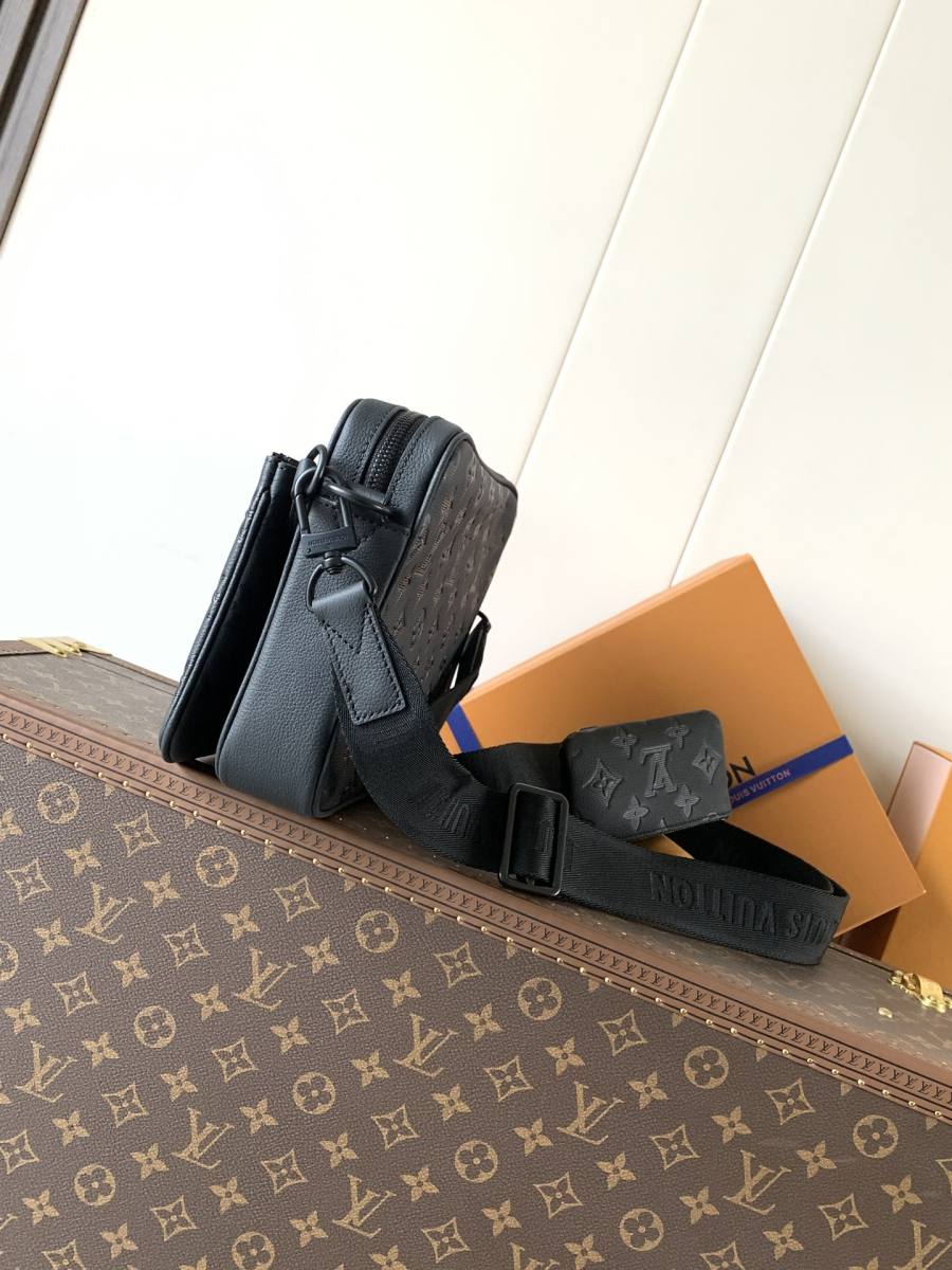 Louis Vuitton Messenger M26713 5DBC