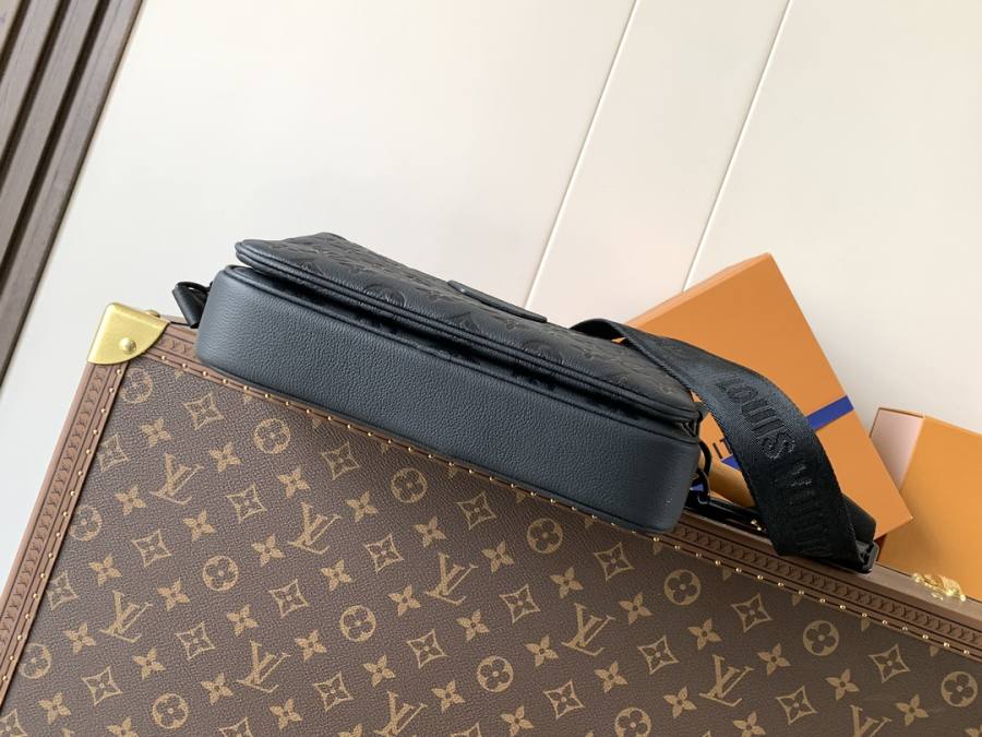 Louis Vuitton Messenger M26713 5DBC