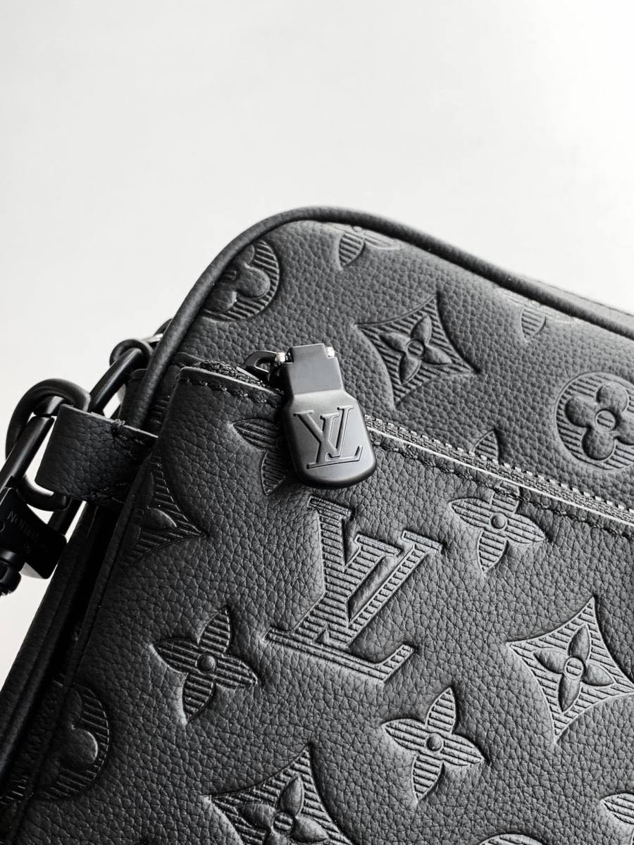 Louis Vuitton Messenger M26713 5DBC