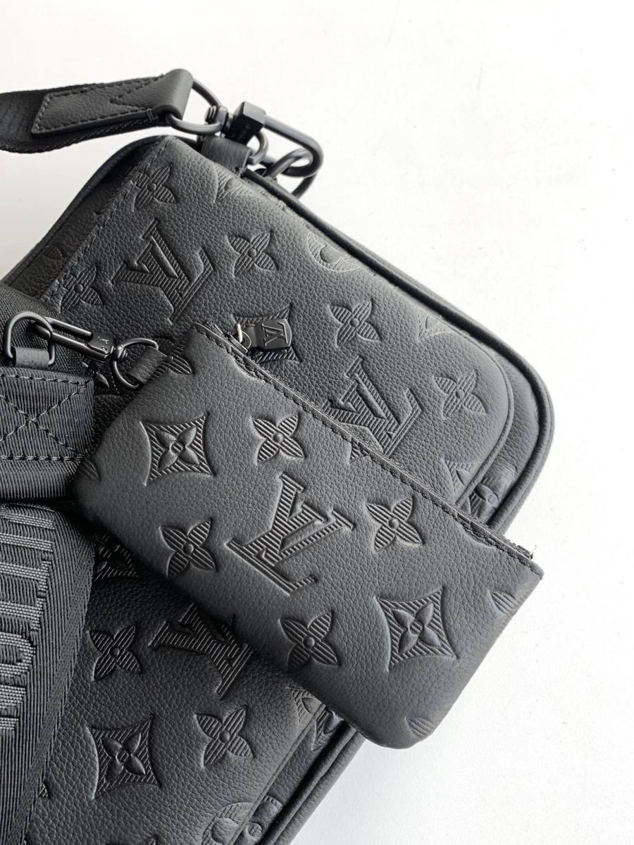 Louis Vuitton Messenger M26713 5DBC