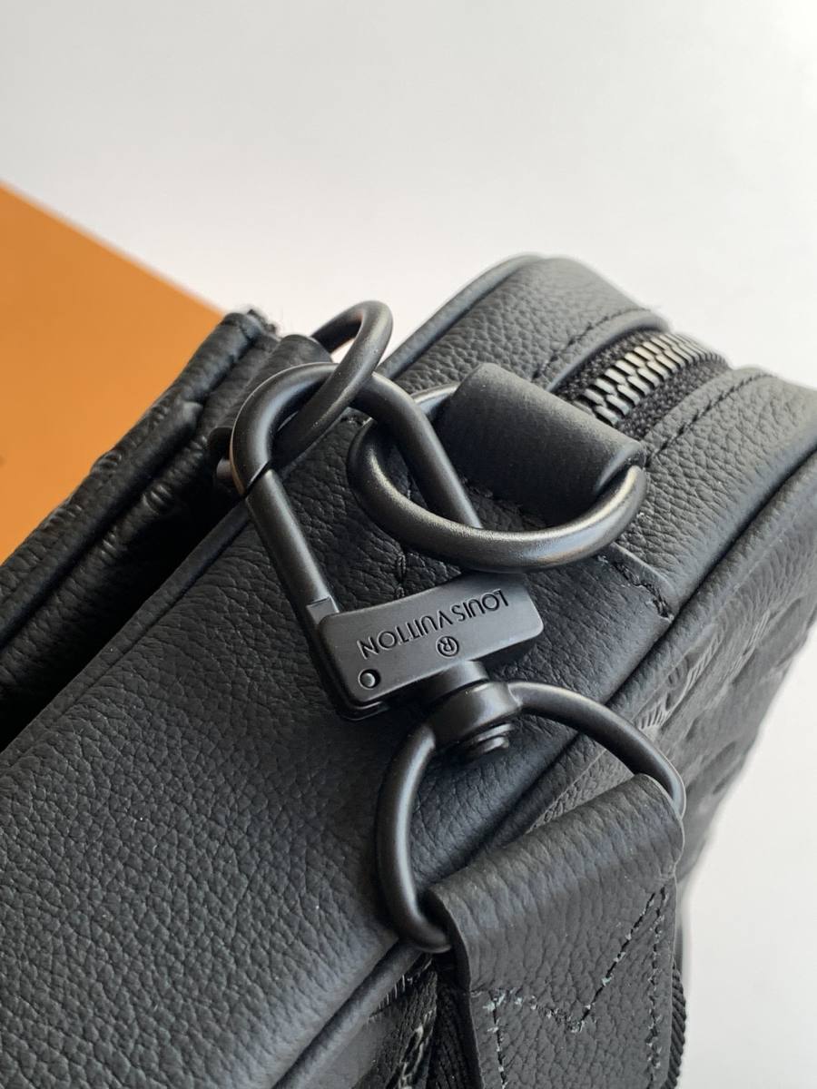 Louis Vuitton Messenger M26713 5DBC