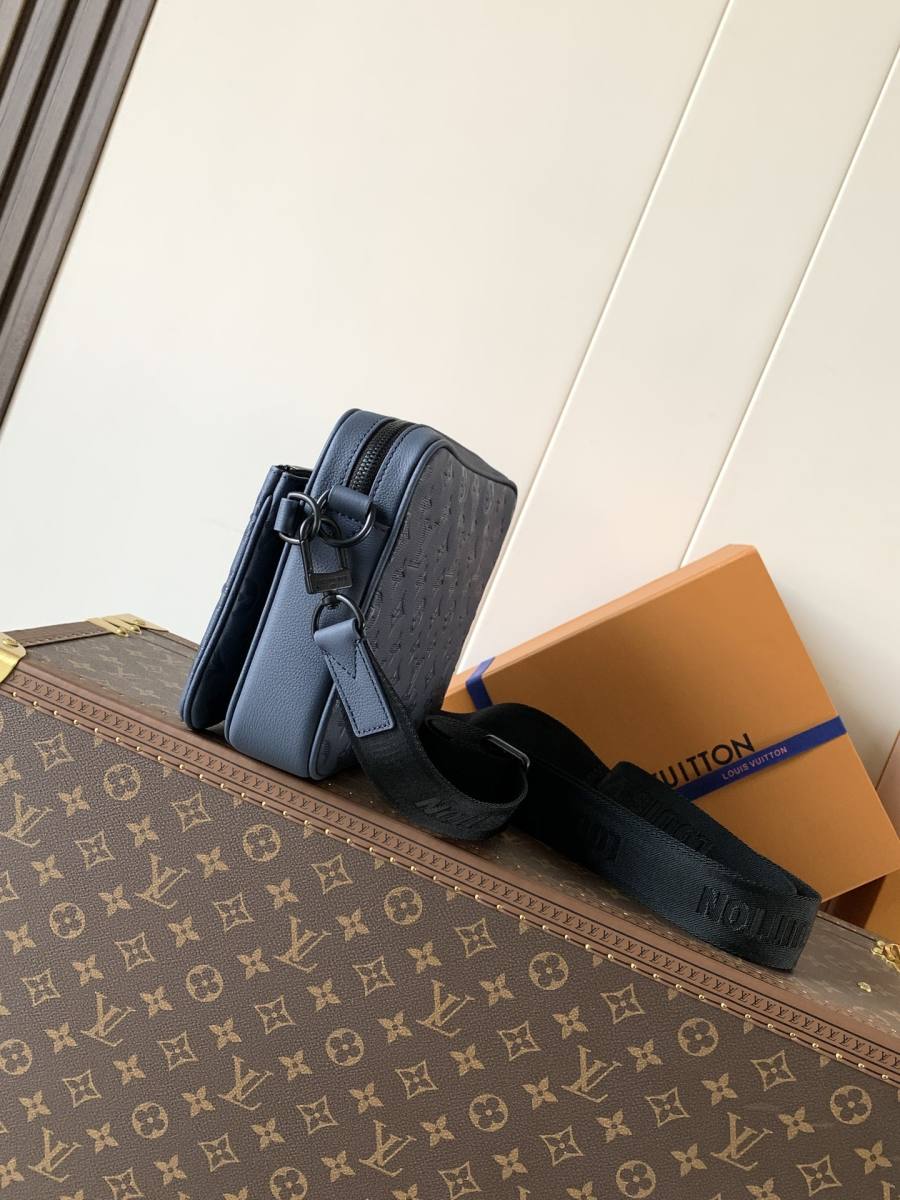 Louis Vuitton Messenger M27925 B217