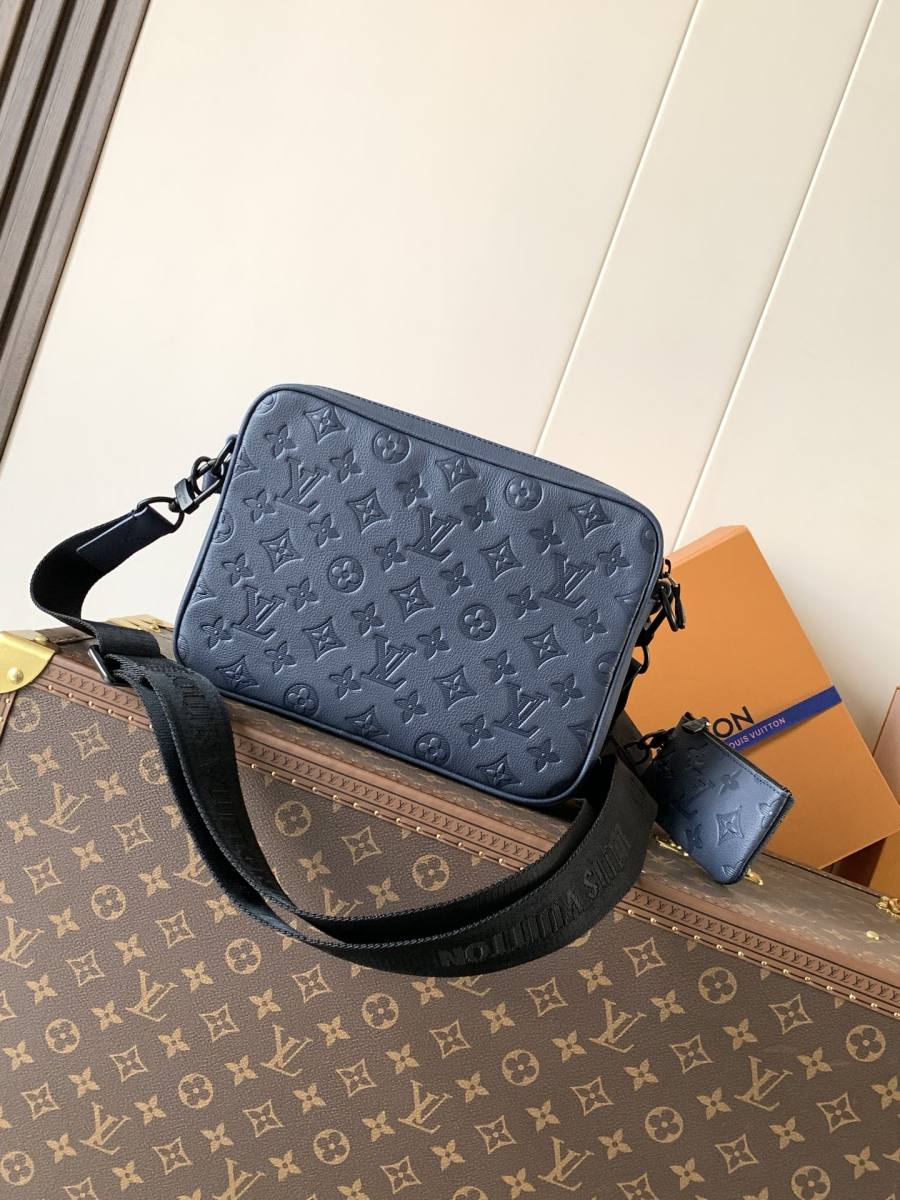 Louis Vuitton Messenger M27925 B217