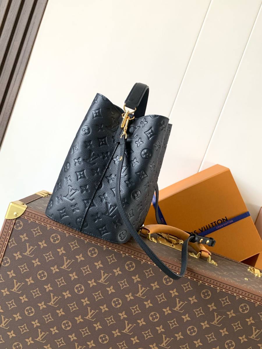Louis Vuitton Néonoé MM M45256 26 x 26 x 17.5 149E
