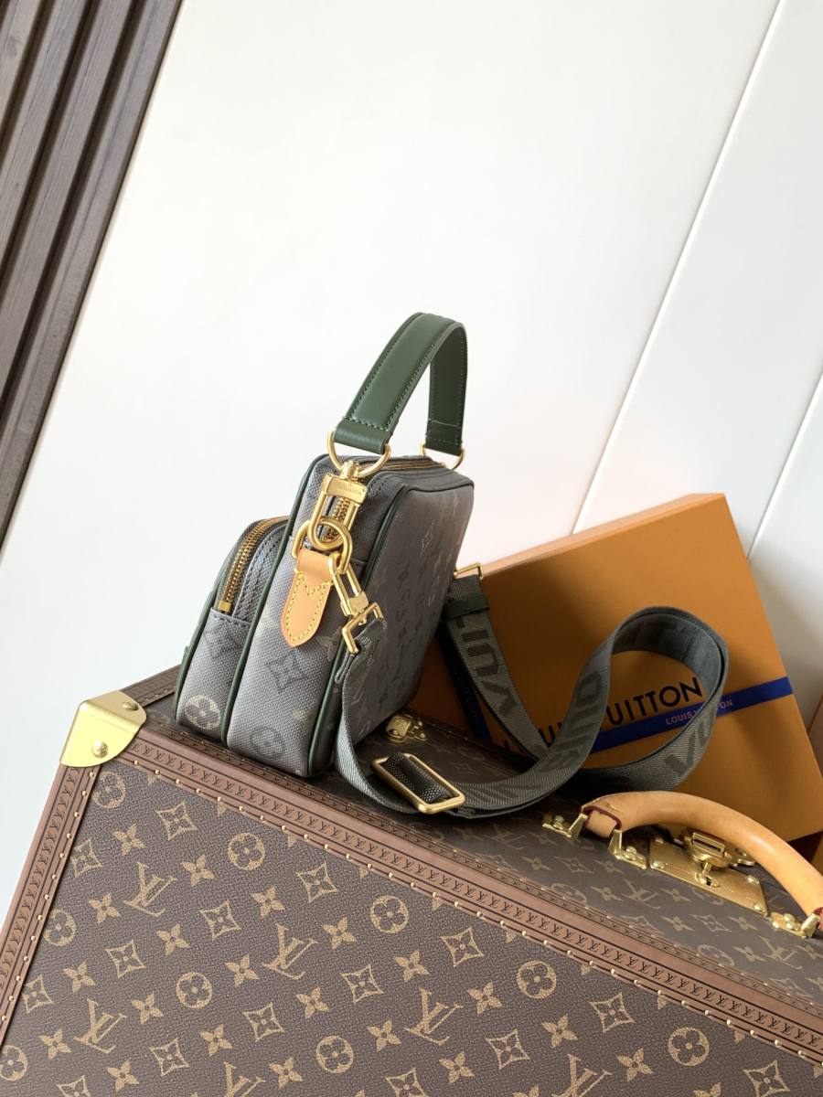 Louis Vuitton Nil Messenger M27095 27 x 20 x 7 A1A3