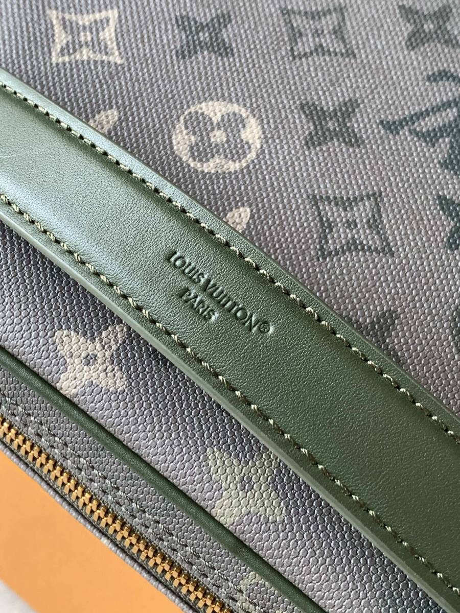 Louis Vuitton Nil Messenger M27095 27 x 20 x 7 A1A3