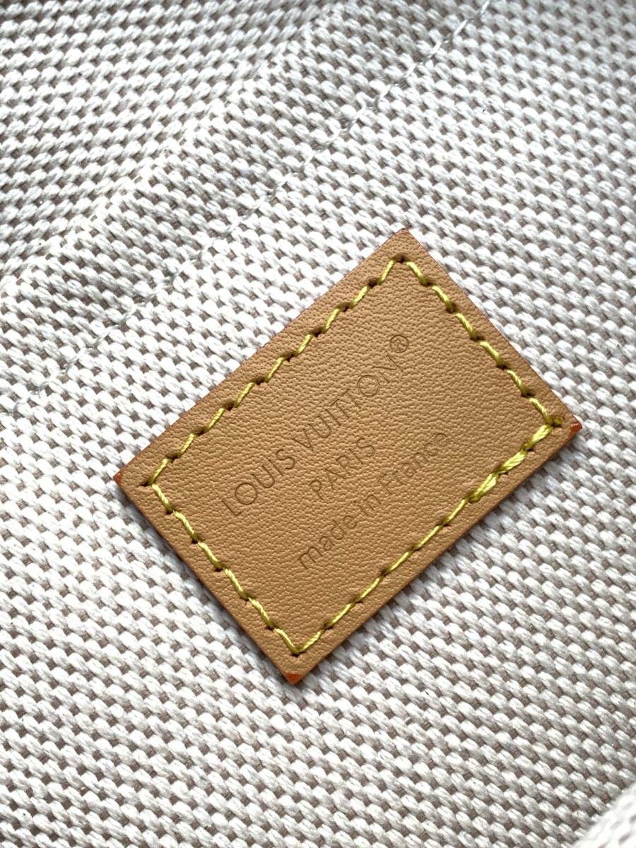 Louis Vuitton Nil Messenger M27095 27 x 20 x 7 A1A3