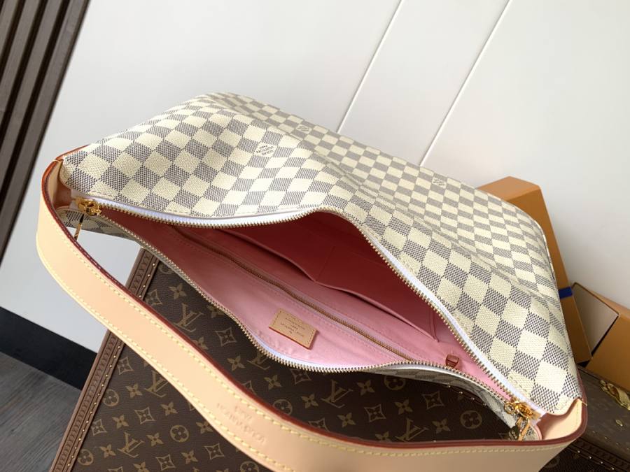 Louis Vuitton Slouchy MM M00126 32 x 24 x 12 B07D
