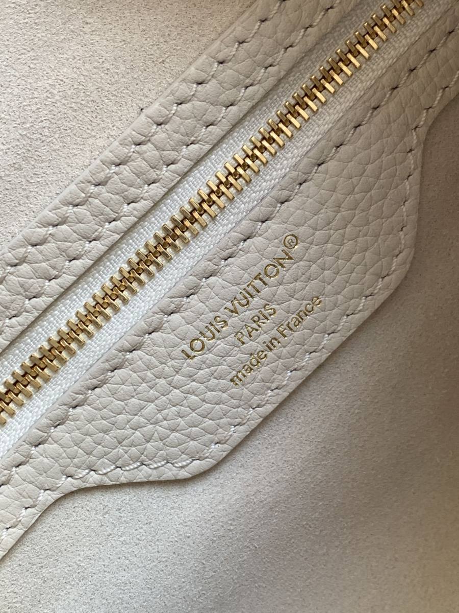 Louis Vuitton Speedy Bandoulière 25 M26690 25 x 19 x 15 B8D3