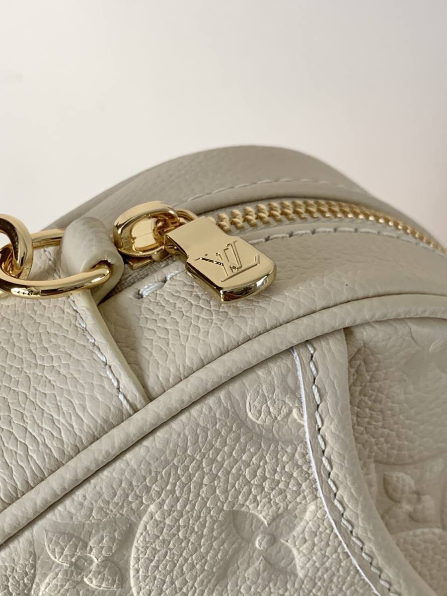 Louis Vuitton Tiny Camera Bag M26509 13 x 10 x 6 A6D3