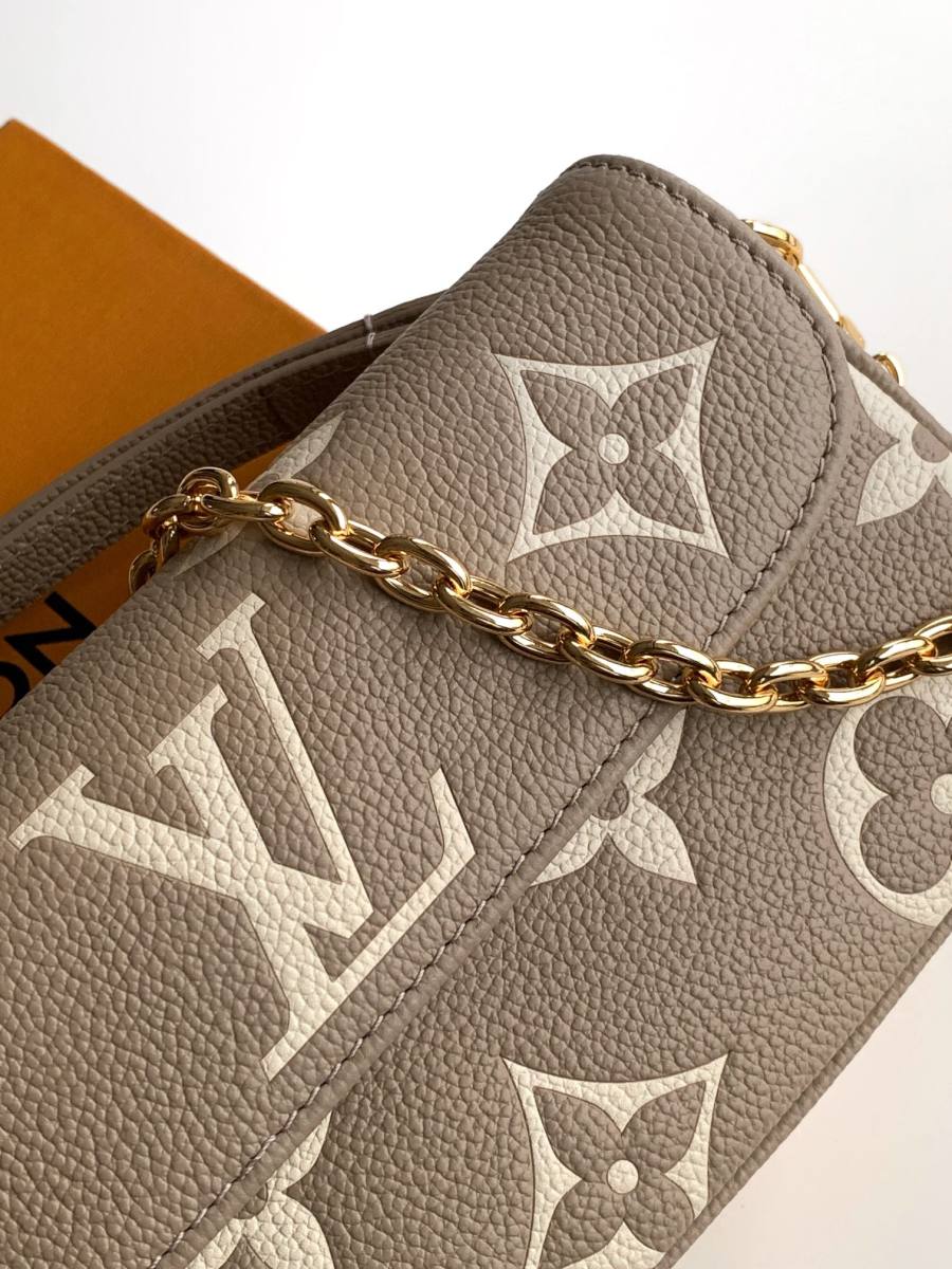 Louis Vuitton Wallet on Chain M82211 19 x 12.5 x 3.5 2ED6