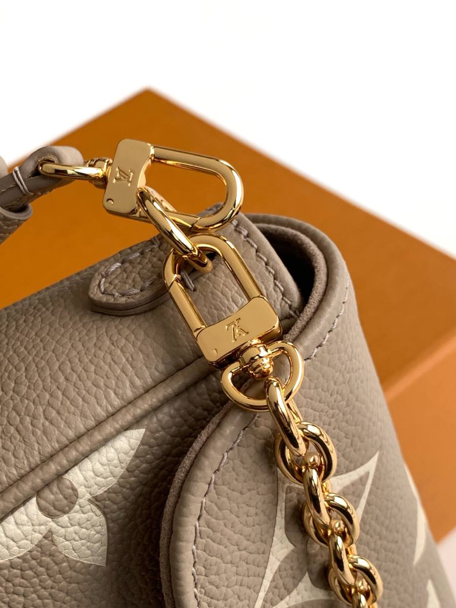 Louis Vuitton Wallet on Chain M82211 19 x 12.5 x 3.5 2ED6